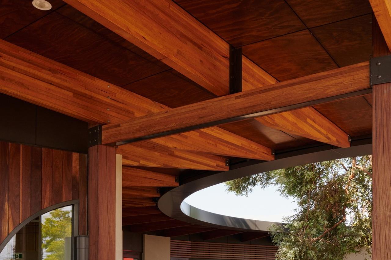 BIM建筑|抱树而建，Wellington 亲子中心 / AOA Christopher Peck