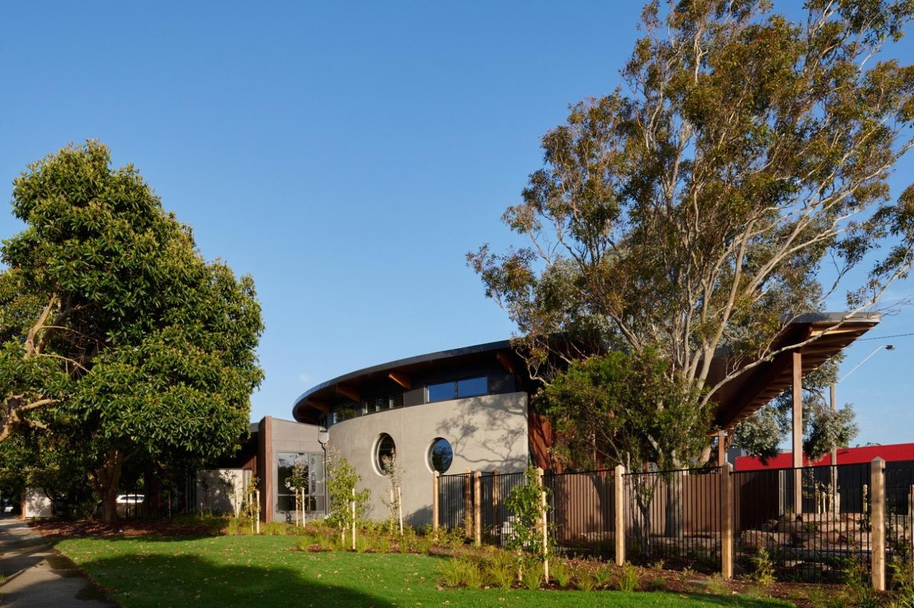 BIM建筑|抱树而建，Wellington 亲子中心 / AOA Christopher Peck