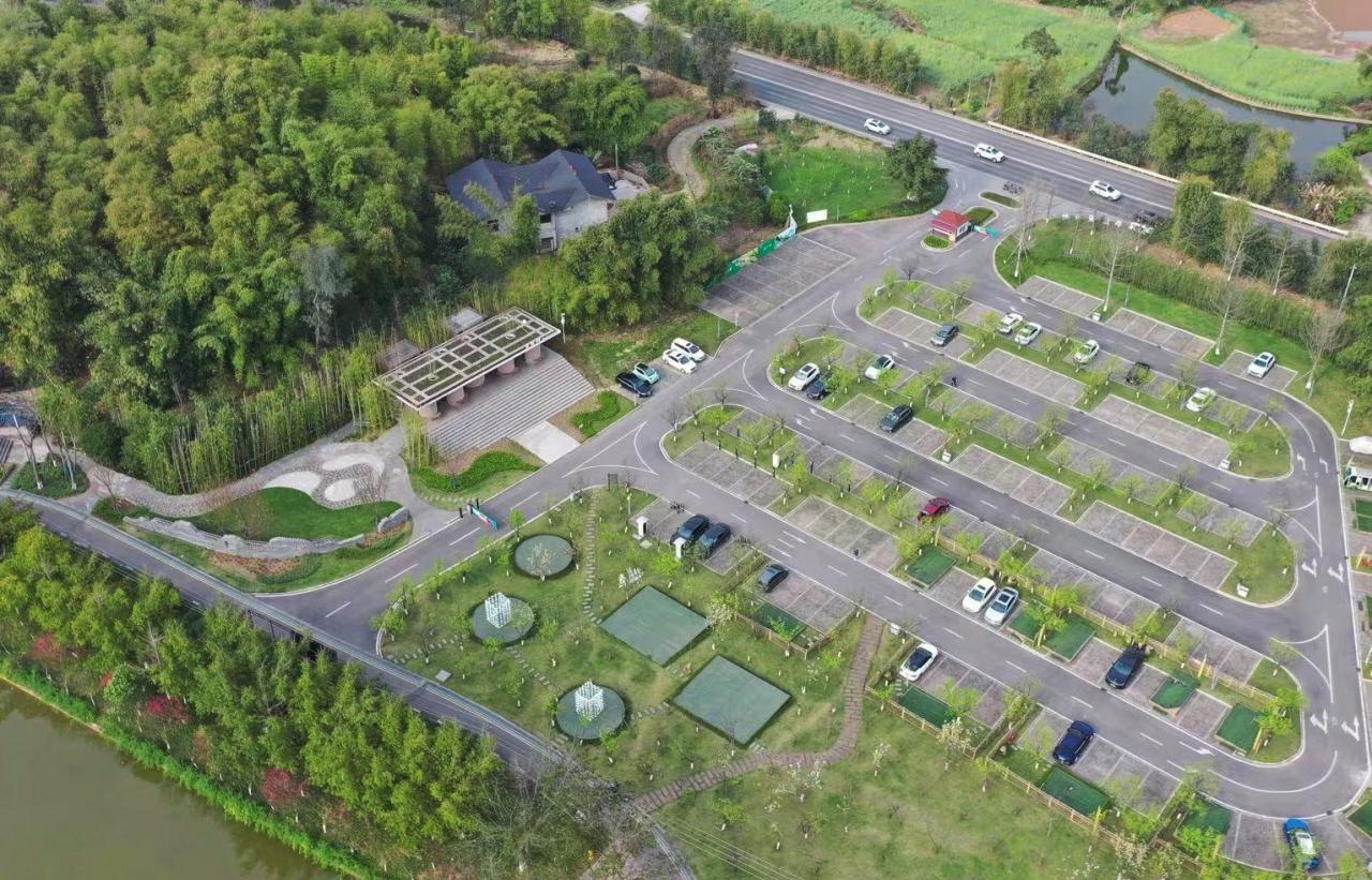 BIM建筑|竹影摇曳的无性别公共卫生间：安石卷厕 / 在行建筑