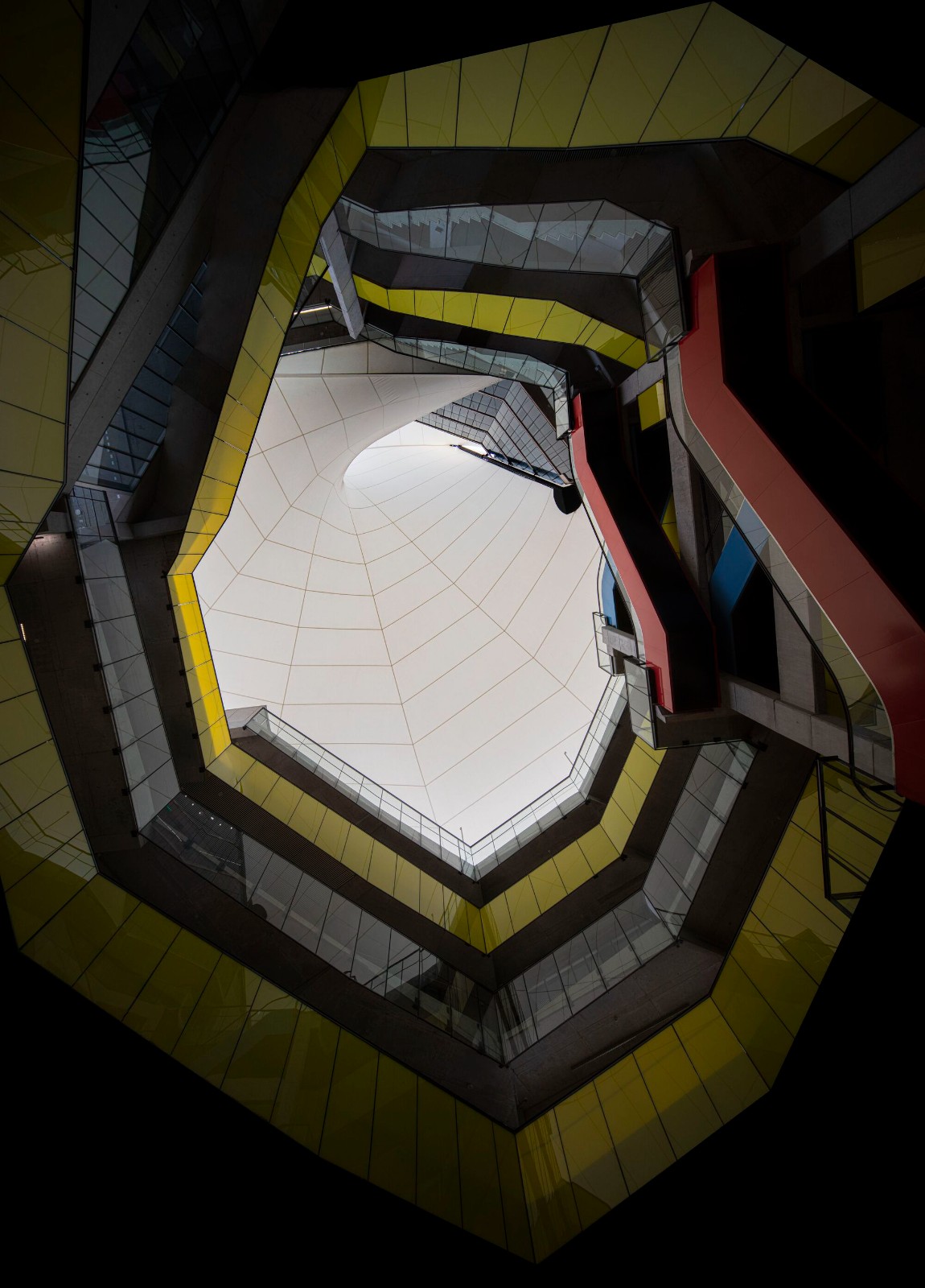 BIM建筑|楼梯漫步，圣地亚哥大学商业与经济学院 FAE / Marsino Arquitectura