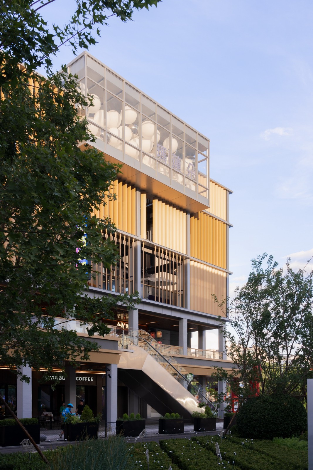 BIM建筑|“空中街巷”唤醒北京“睡城”，首开LONG街城市更新 / ZEN正象设计