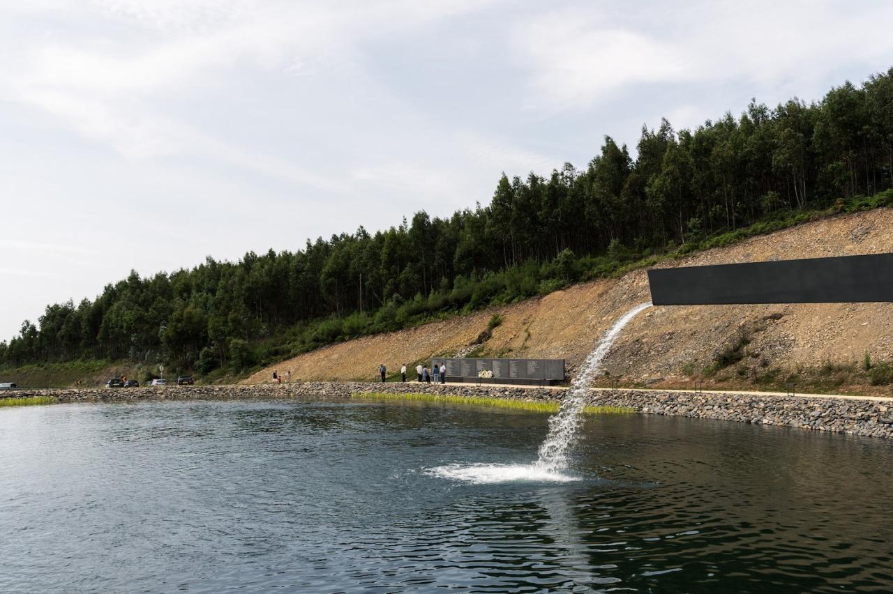 BIM建筑|葡萄牙火灾遇难者纪念馆 / 艾德瓦尔多·苏托·德·莫拉