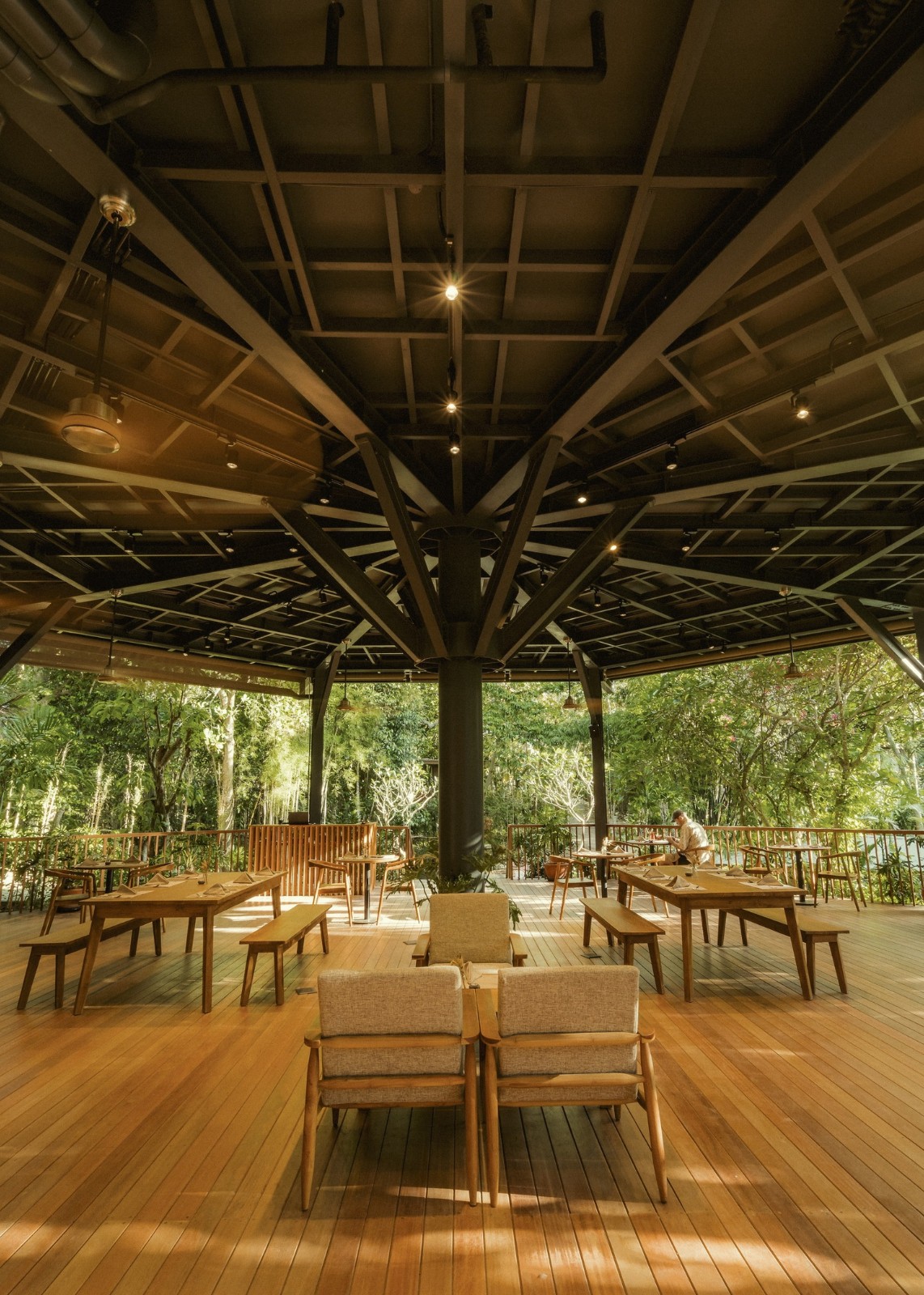 BIM建筑|八角餐厅和工作区 / Stilt Studios