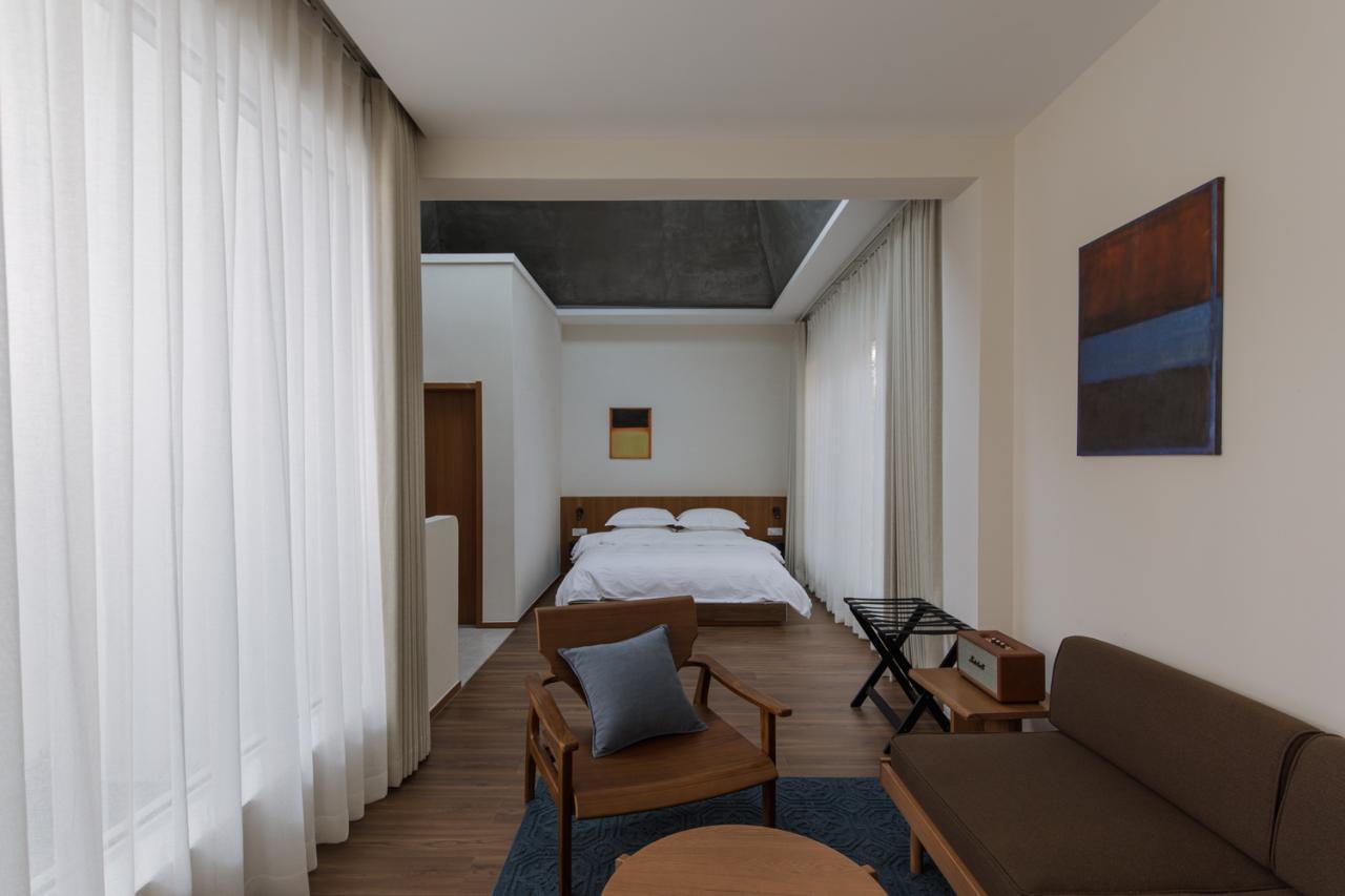 BIM建筑|沂蒙·书舍民宿：板栗树林下的自然再造与共生 / 灰空间建筑事务所