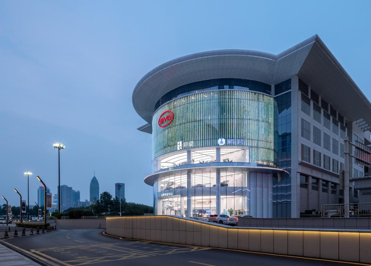 BIM建筑|启迪未来 江城地标：武汉比亚迪品牌体验中心 / 成执设计