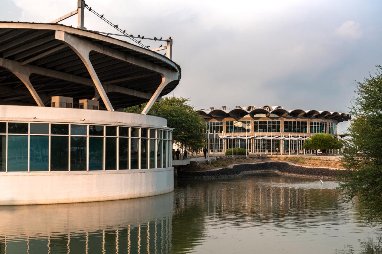 BIM建筑|秩序城堡，Sanand 工厂 / Studio Saar