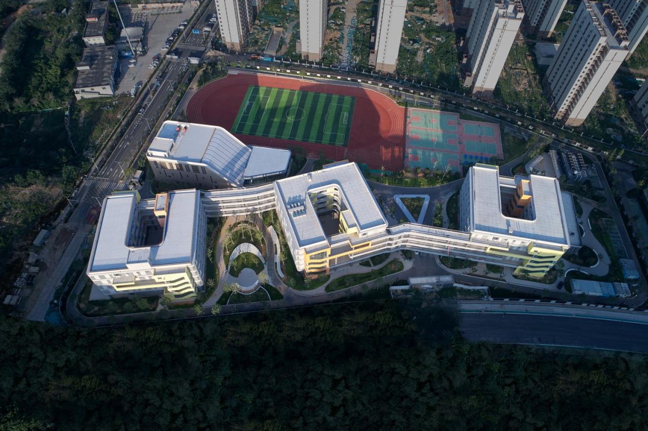 BIM建筑|自由理想的“花园城堡” ：济南北康初中教育建筑群落 / UA 尤安设计