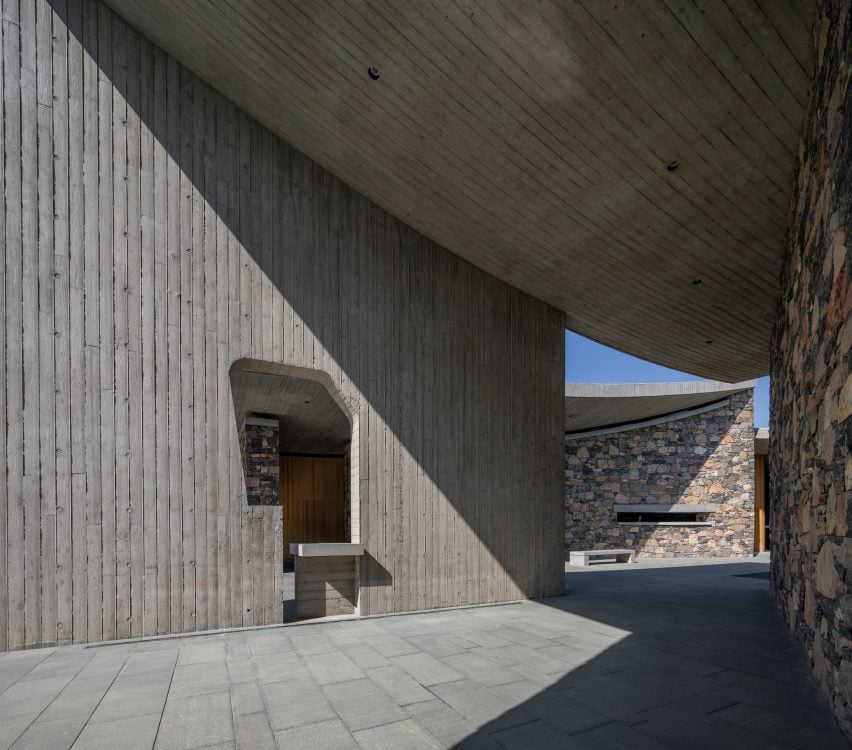 BIM建筑|朱锫工作室设计波浪形混凝土屋顶艺术中心