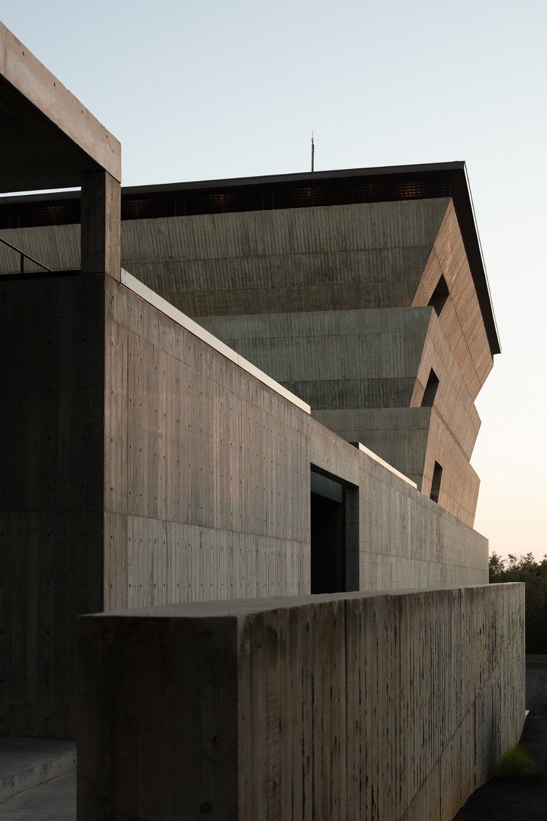 BIM建筑|山中骨灰安置所 / Behet Bondzio Lin Architekten