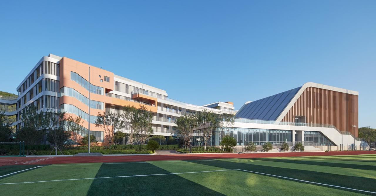 BIM建筑|自由理想的“花园城堡” ：济南北康初中教育建筑群落 / UA 尤安设计