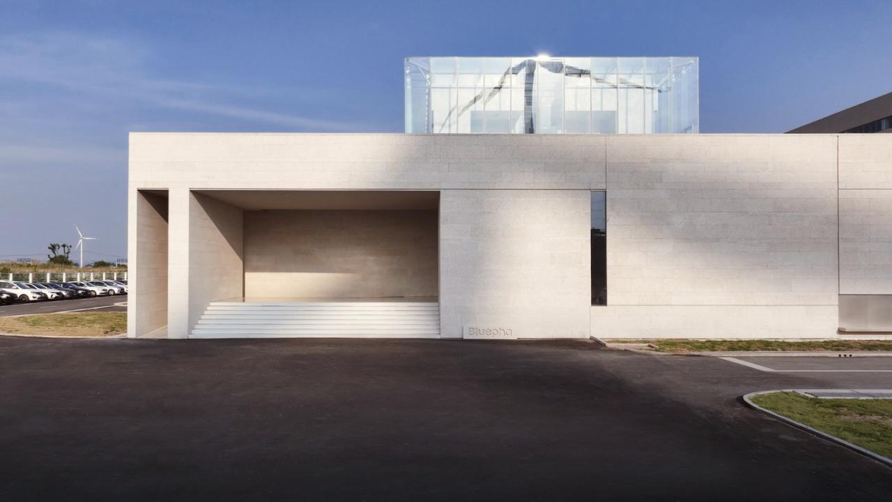 BIM建筑|蓝晶微生物 Bluepha BioFAB / 行之建筑