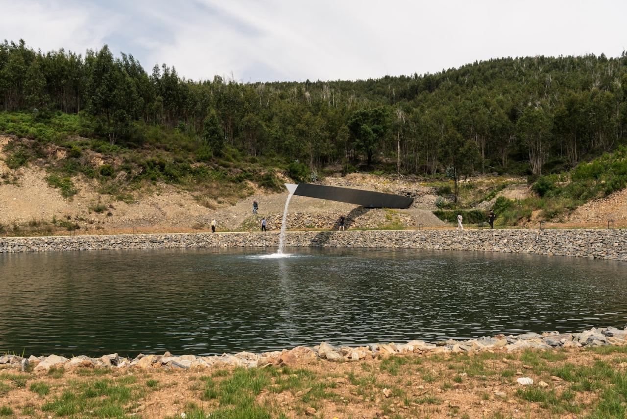 BIM建筑|葡萄牙火灾遇难者纪念馆 / 艾德瓦尔多·苏托·德·莫拉