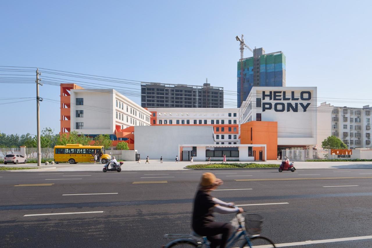 BIM建筑|县城里的新学校：送你一匹小马 / 上海立木建筑规划