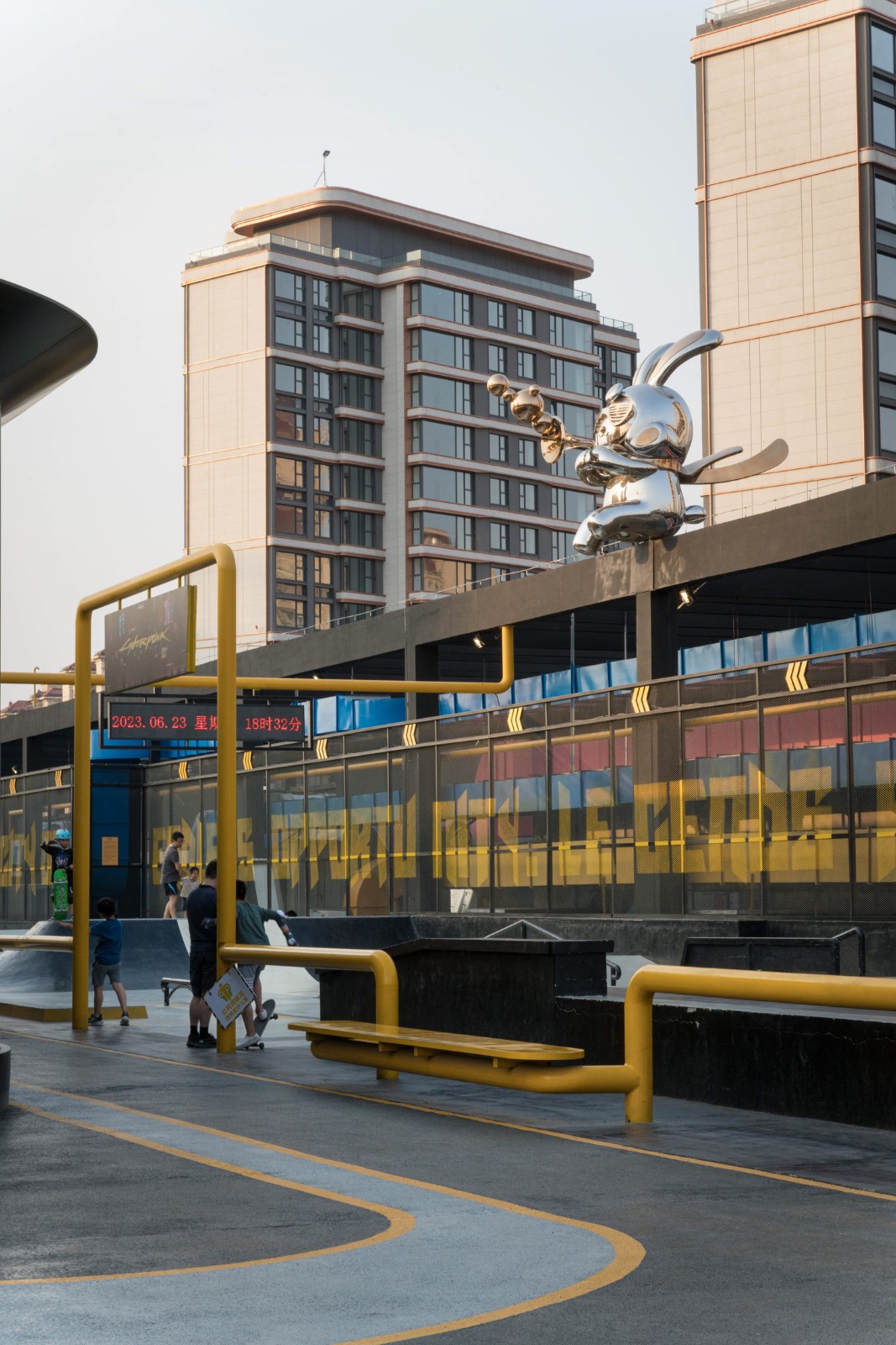 BIM建筑|天空过客——天津中海环宇城天台滑板公园 / DAGA大观建筑