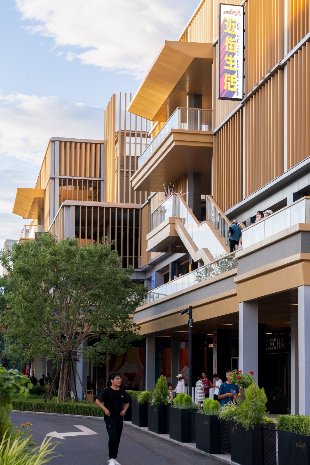 BIM建筑|“空中街巷”唤醒北京“睡城”，首开LONG街城市更新 / ZEN正象设计