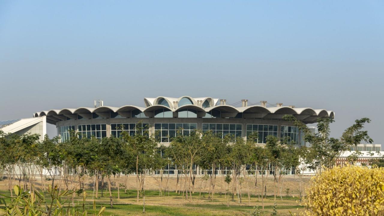 BIM建筑|秩序城堡，Sanand 工厂 / Studio Saar