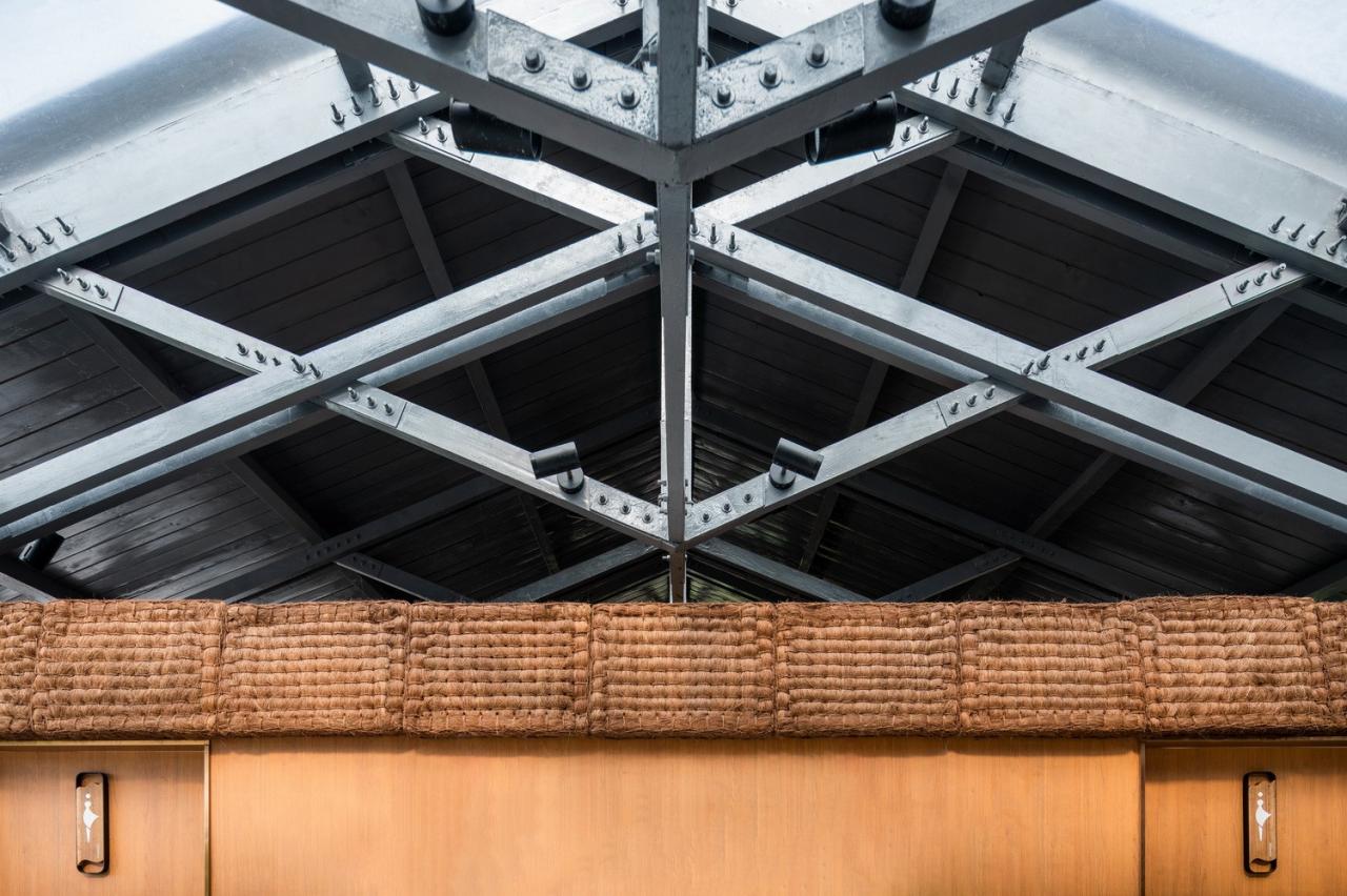 BIM建筑|面朝花海的棕厕 / 在行建筑