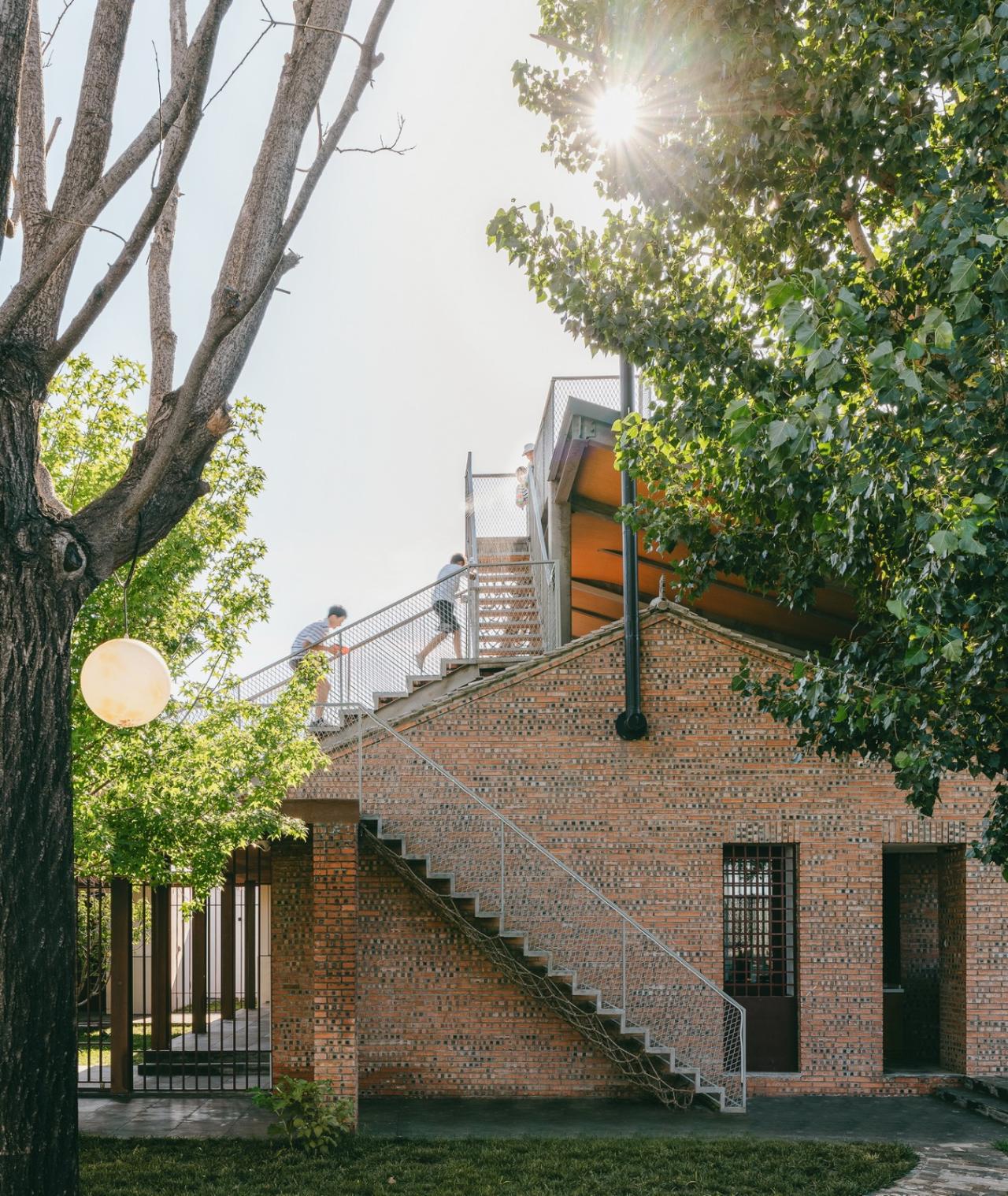 BIM建筑|疯癫是理性的礼物：板泉之野民宿与营地 / 大料建筑