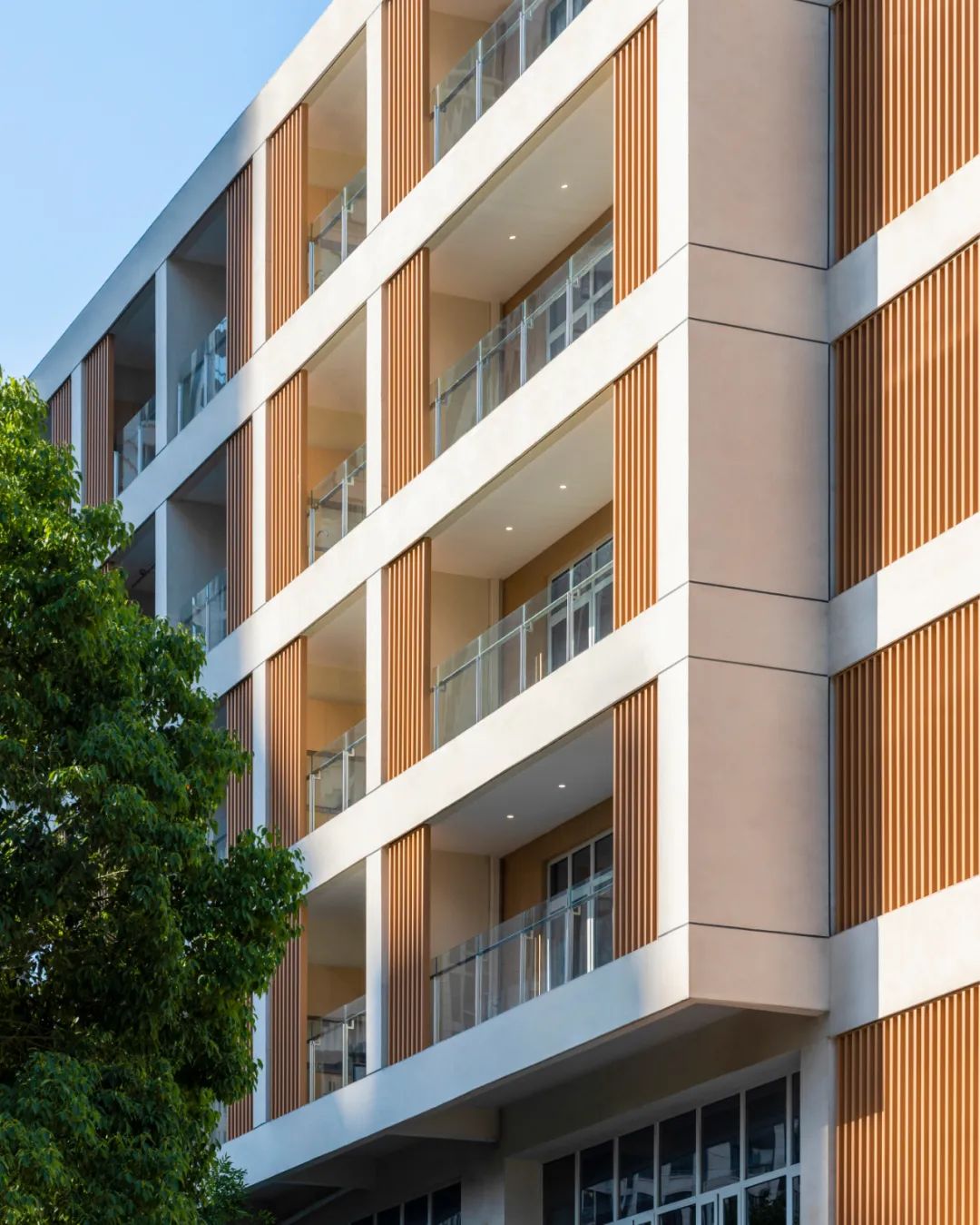 BIM建筑|多层养老中心与外部环境的互动-博元养老中心 / UUA