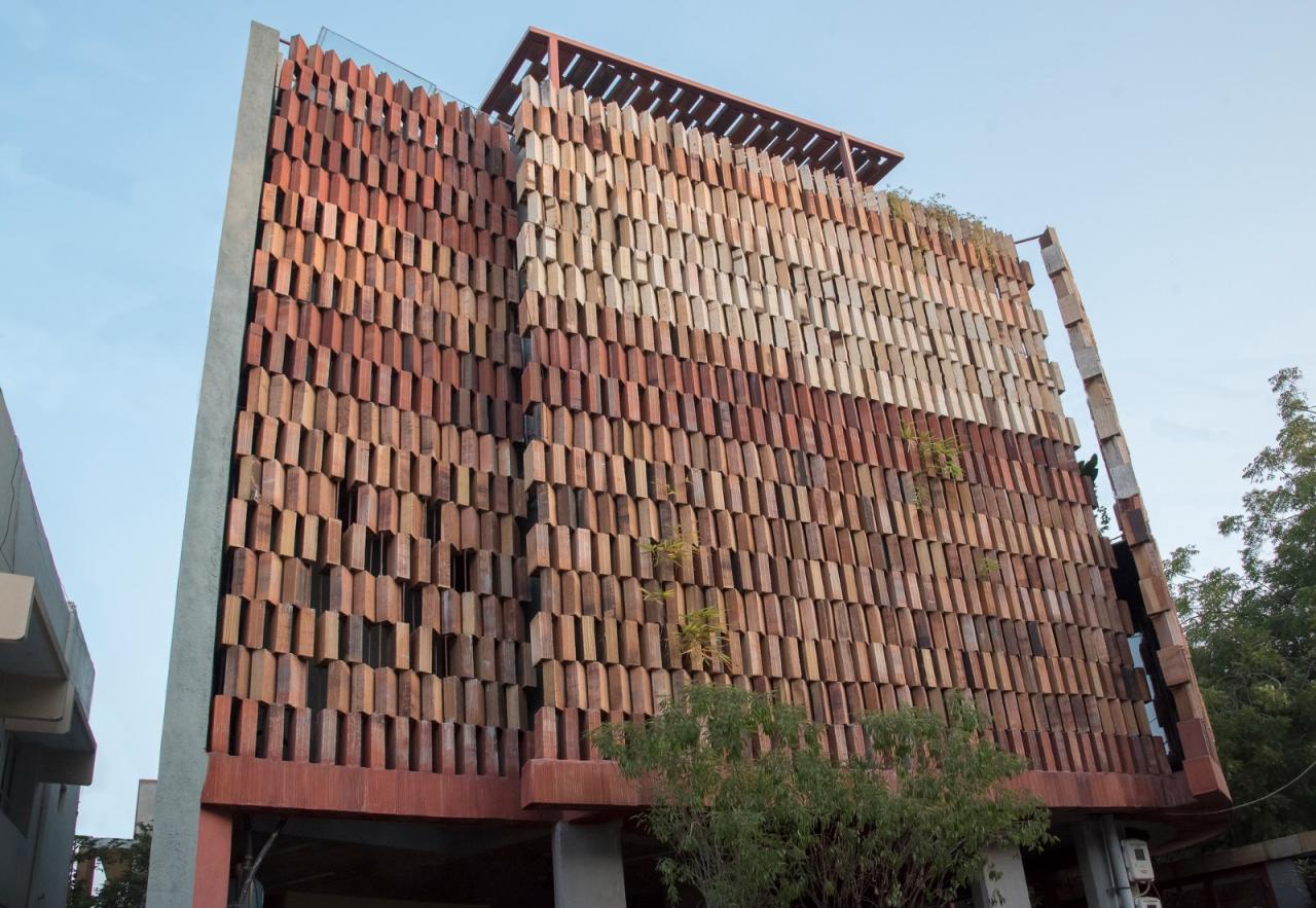 BIM建筑|生态绿洲之家 / I-Con Architects and Urban Planners