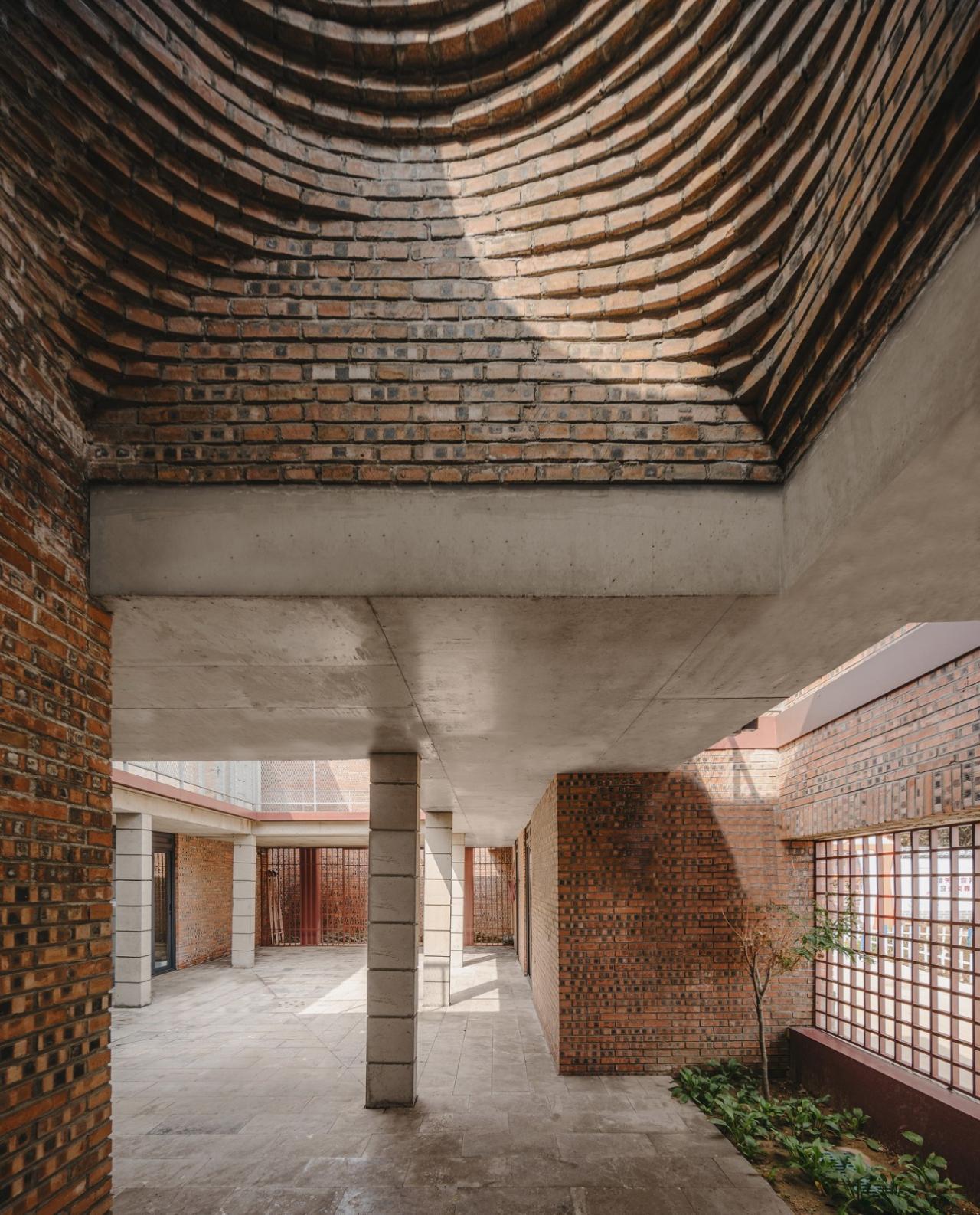 BIM建筑|疯癫是理性的礼物：板泉之野民宿与营地 / 大料建筑