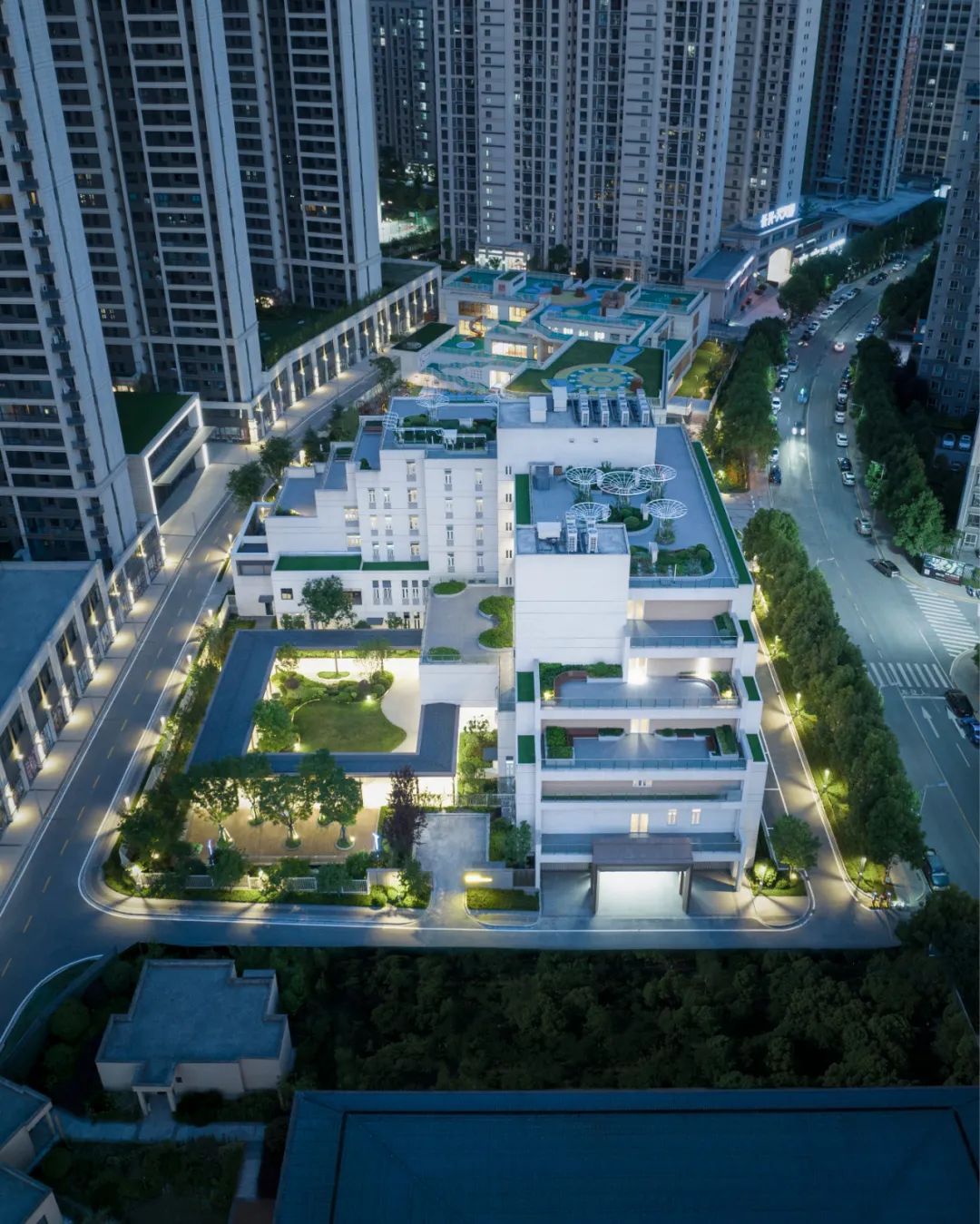 BIM建筑|多层养老中心与外部环境的互动-博元养老中心 / UUA