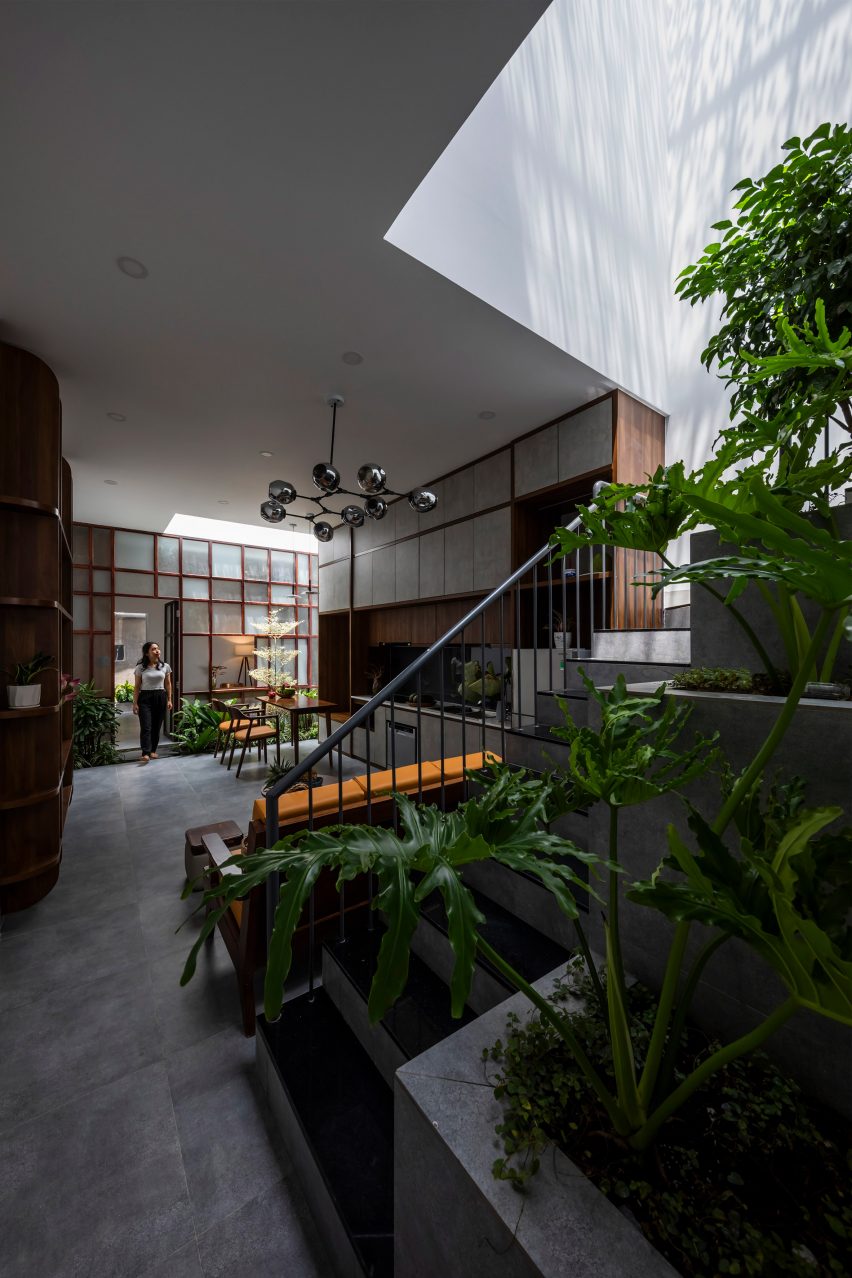 BIM建筑|CTA使用屏幕和天窗将光线引入越南住房