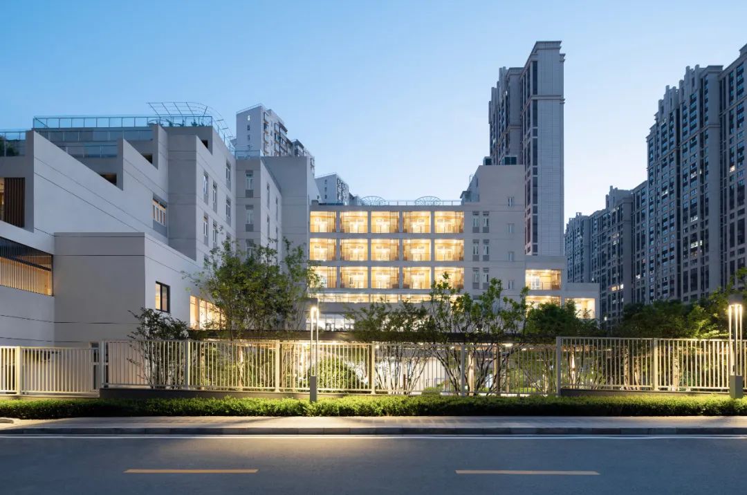 BIM建筑|多层养老中心与外部环境的互动-博元养老中心 / UUA