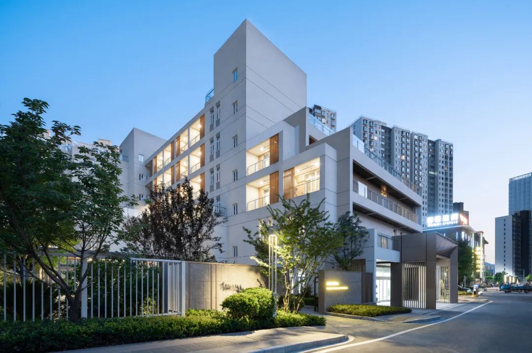 BIM建筑|多层养老中心与外部环境的互动-博元养老中心 / UUA