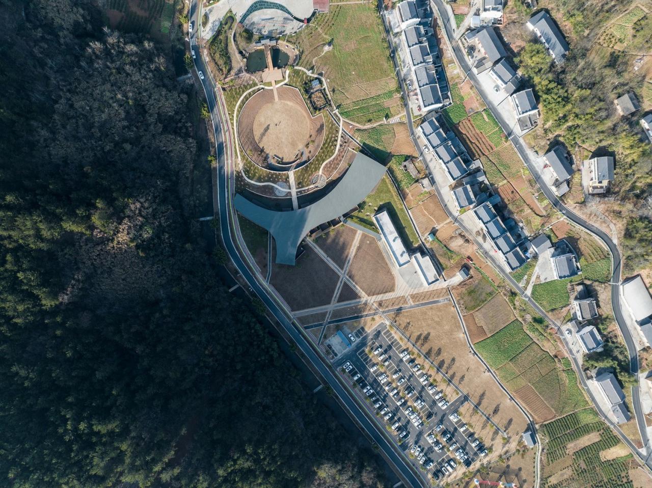 BIM建筑|五福山水龙家宴餐厅 / 小写建筑