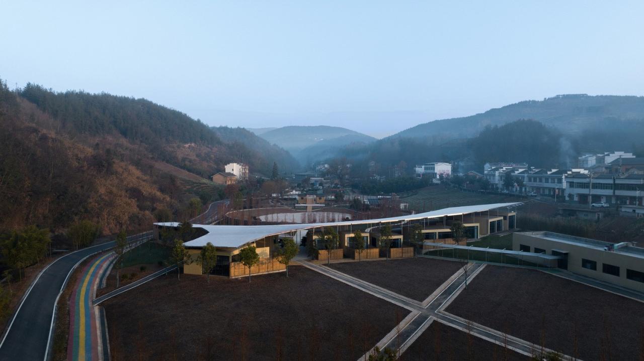 BIM建筑|五福山水龙家宴餐厅 / 小写建筑