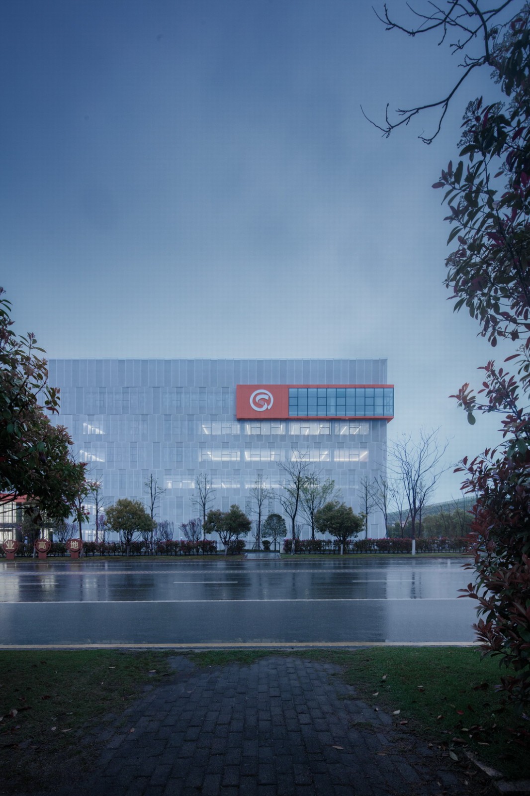 BIM建筑|流线重构，申亿智慧工厂 / 长沙市规划设计院有限责任公司