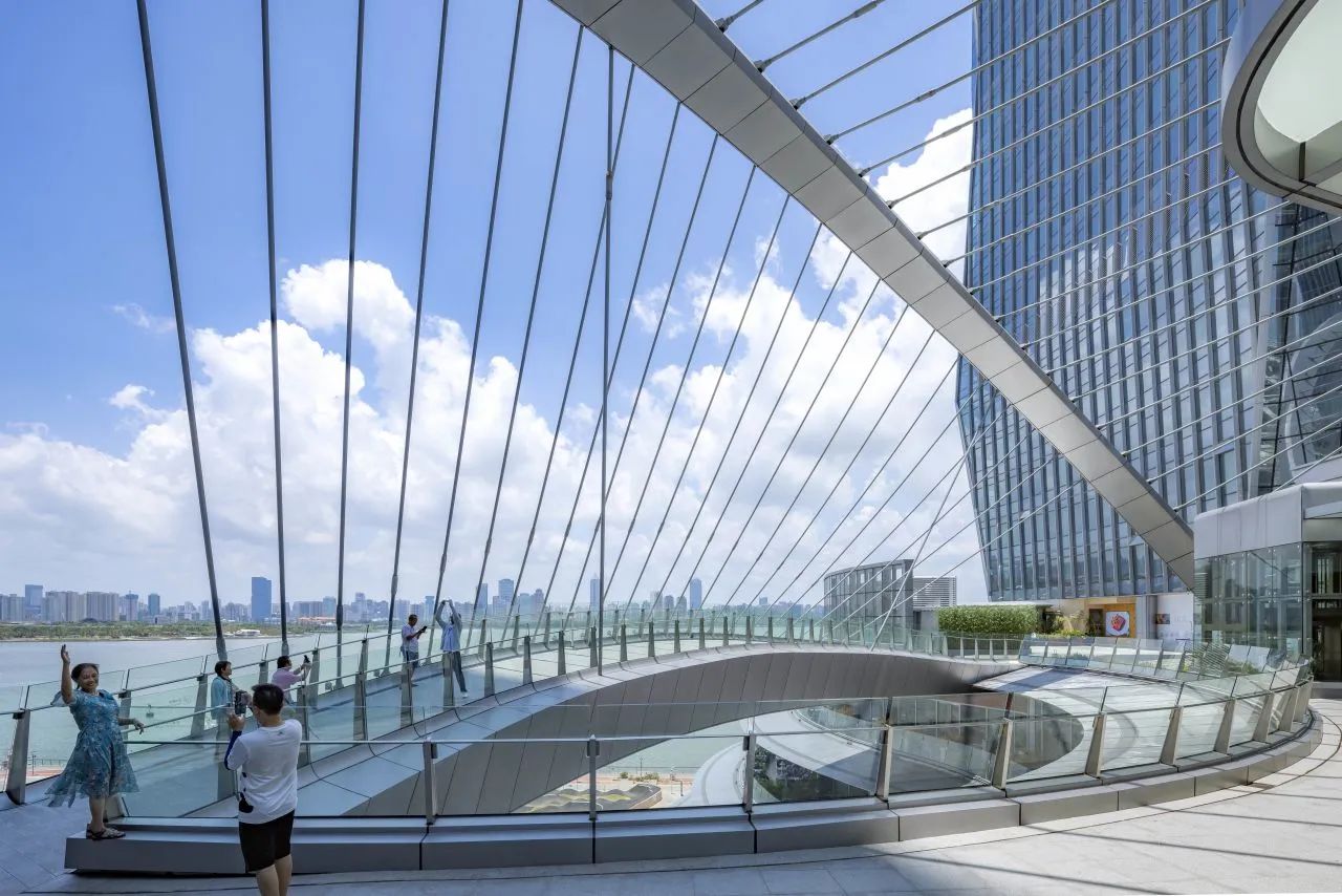 BIM建筑|华彩海口湾， 多维艺术元素塑造全新商业地标 / 凯谛思Arcadis