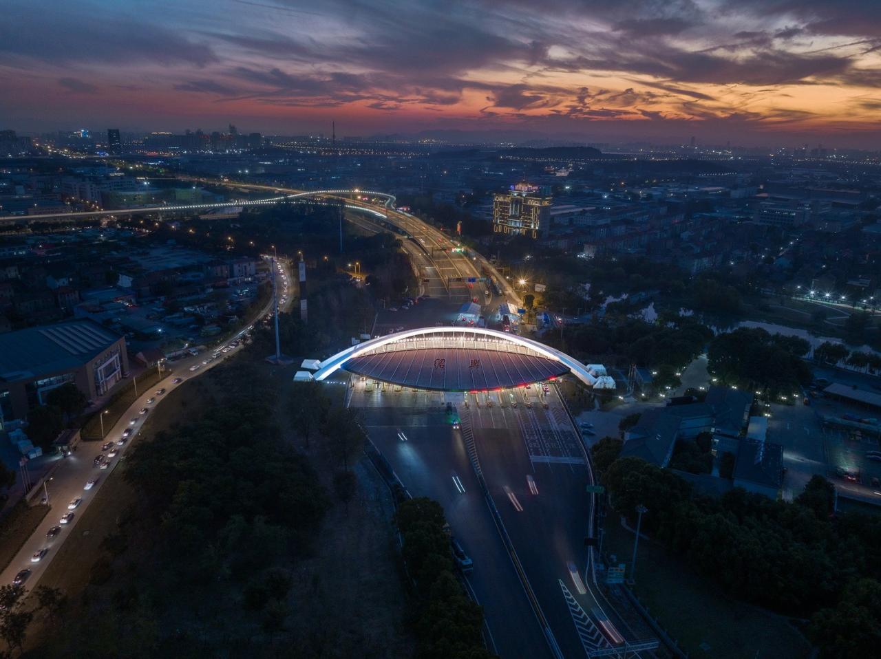 BIM建筑|杭甬高速绍兴收费站 / 任天建筑