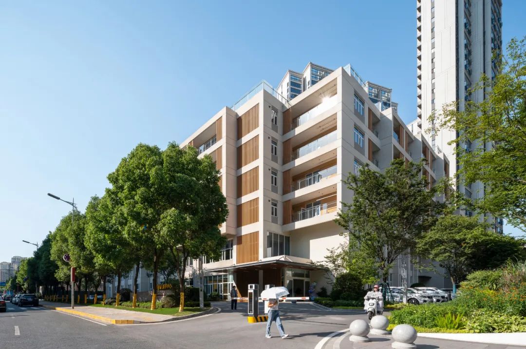 BIM建筑|多层养老中心与外部环境的互动-博元养老中心 / UUA