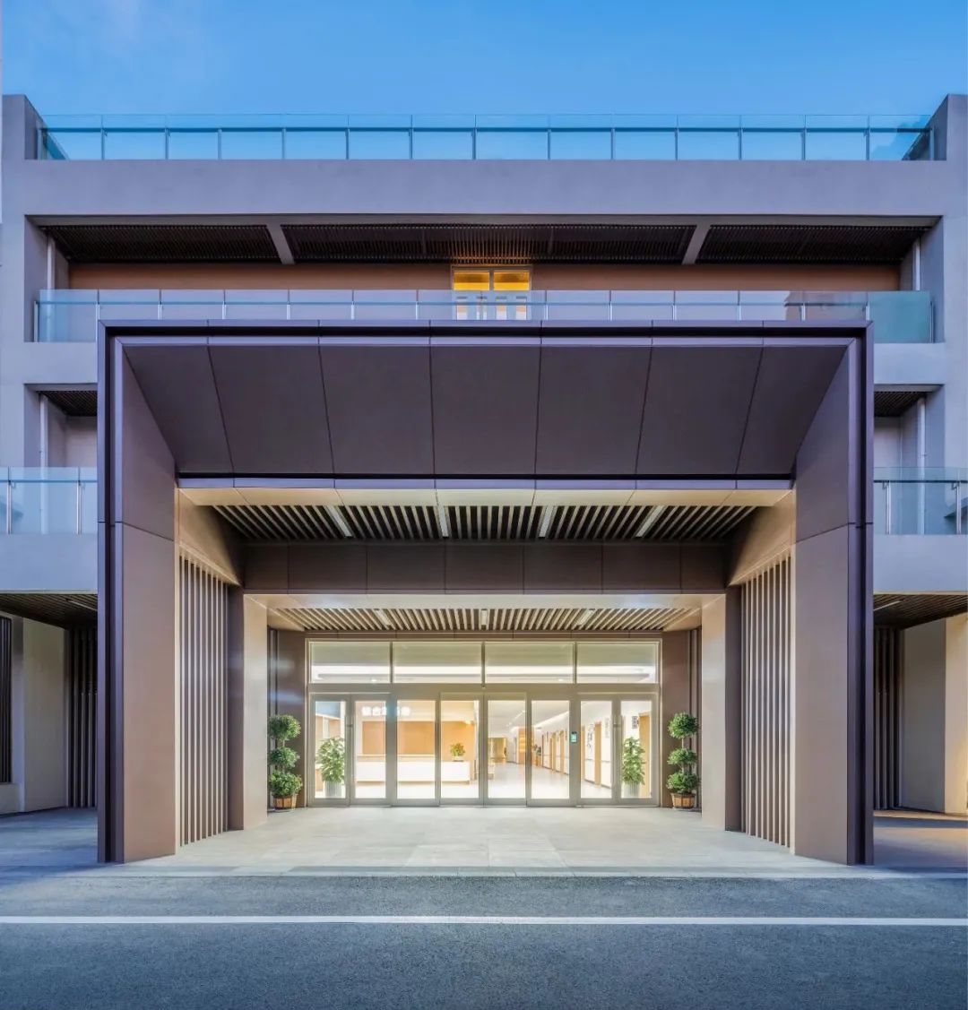 BIM建筑|多层养老中心与外部环境的互动-博元养老中心 / UUA