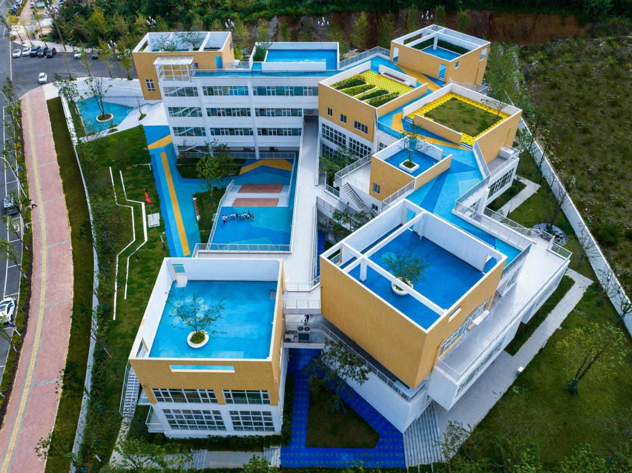 BIM建筑|山丘游园：贵阳观山湖区第六幼儿园第二分园 / 柏涛建筑