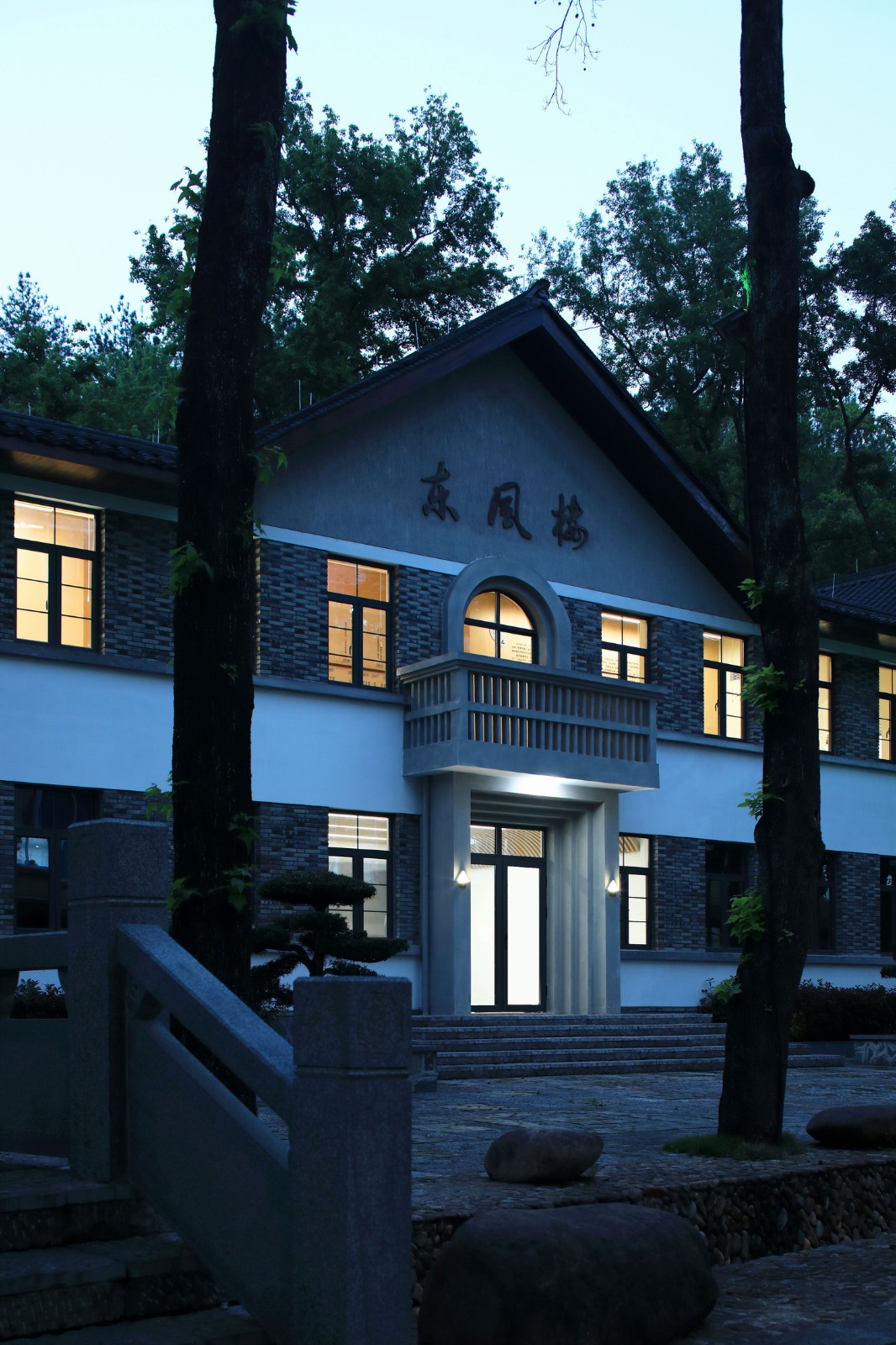 BIM建筑|一座深藏在云和小县城的校史馆 / 丰间建筑事务所