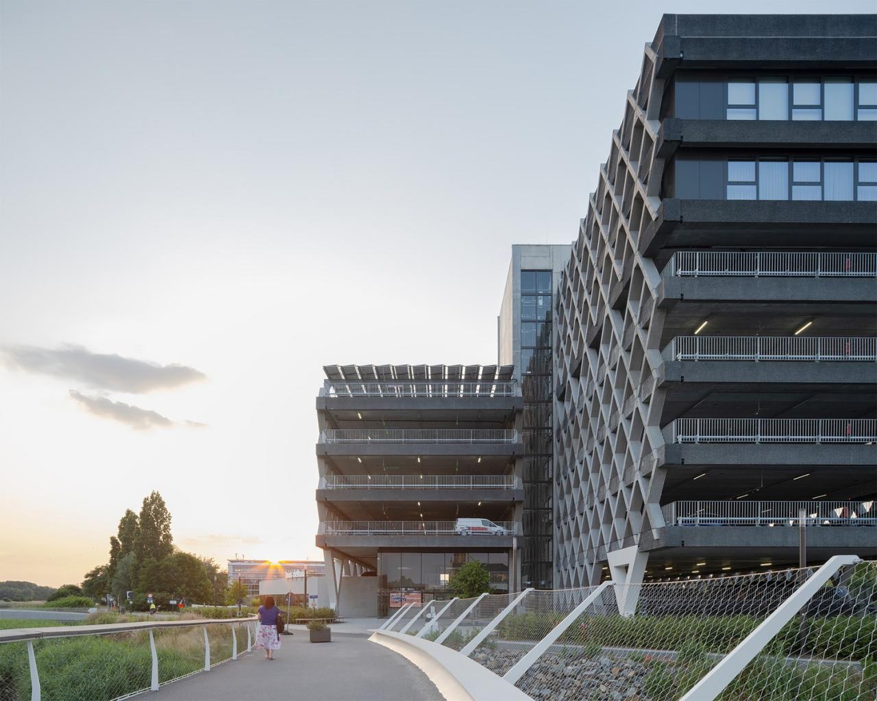 BIM建筑|Eandistip 交通中心 / archipelago + POLO