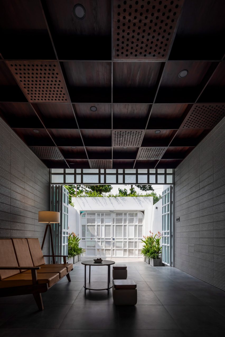 BIM建筑|CTA使用屏幕和天窗将光线引入越南住房