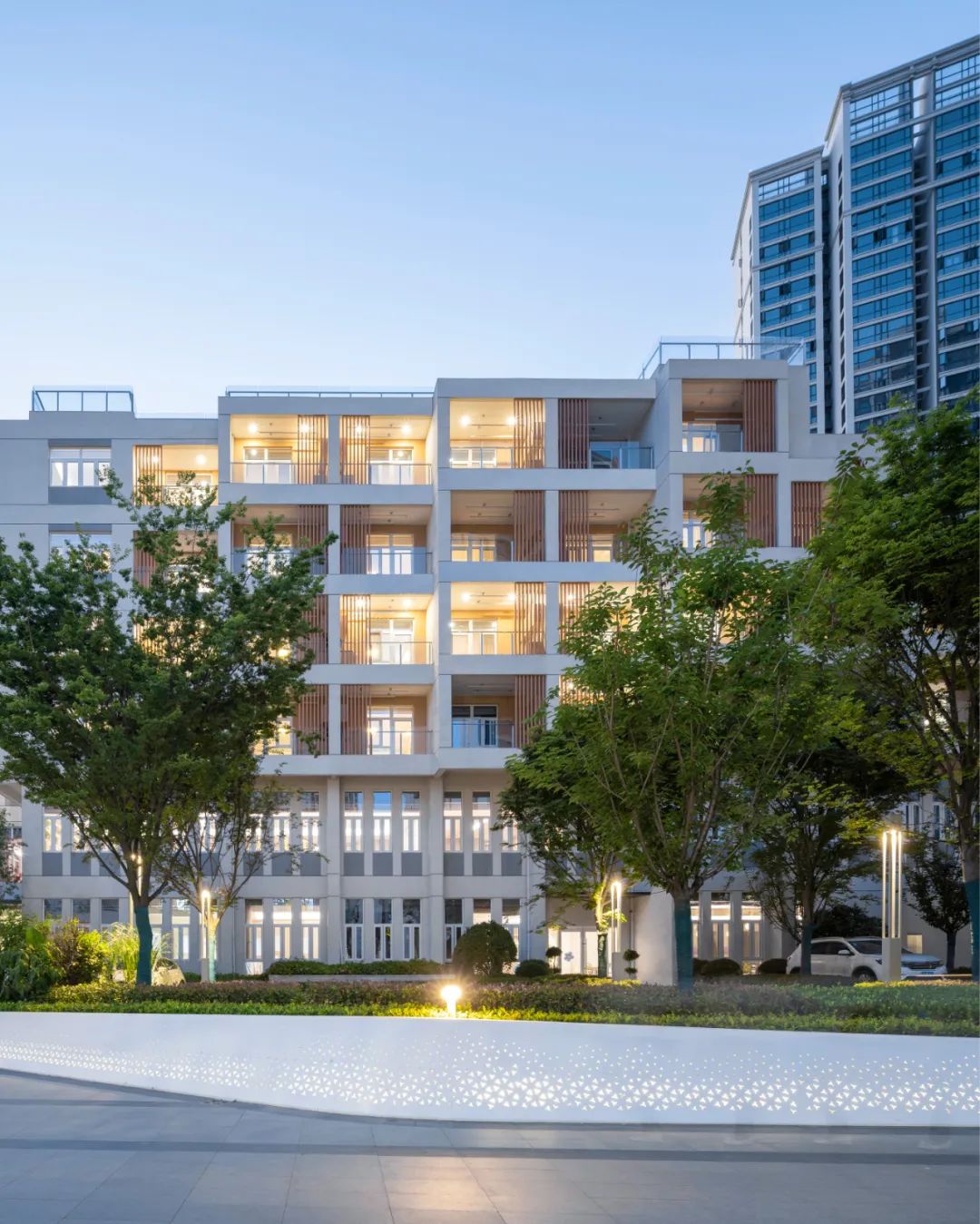 BIM建筑|多层养老中心与外部环境的互动-博元养老中心 / UUA