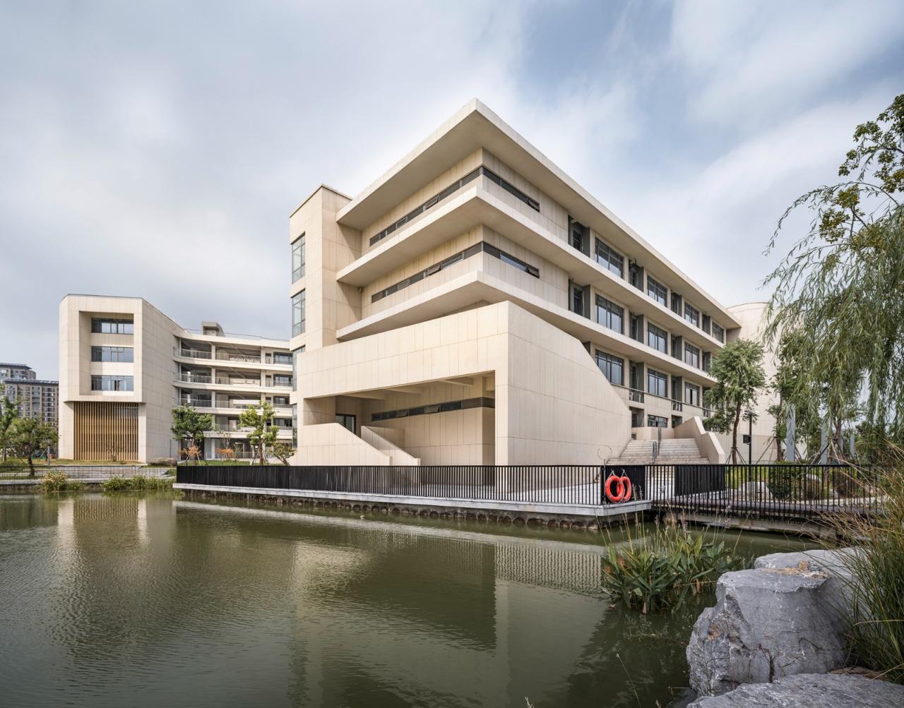 BIM建筑|江苏省靖江高级中学新校区 / 荣朝晖工作室