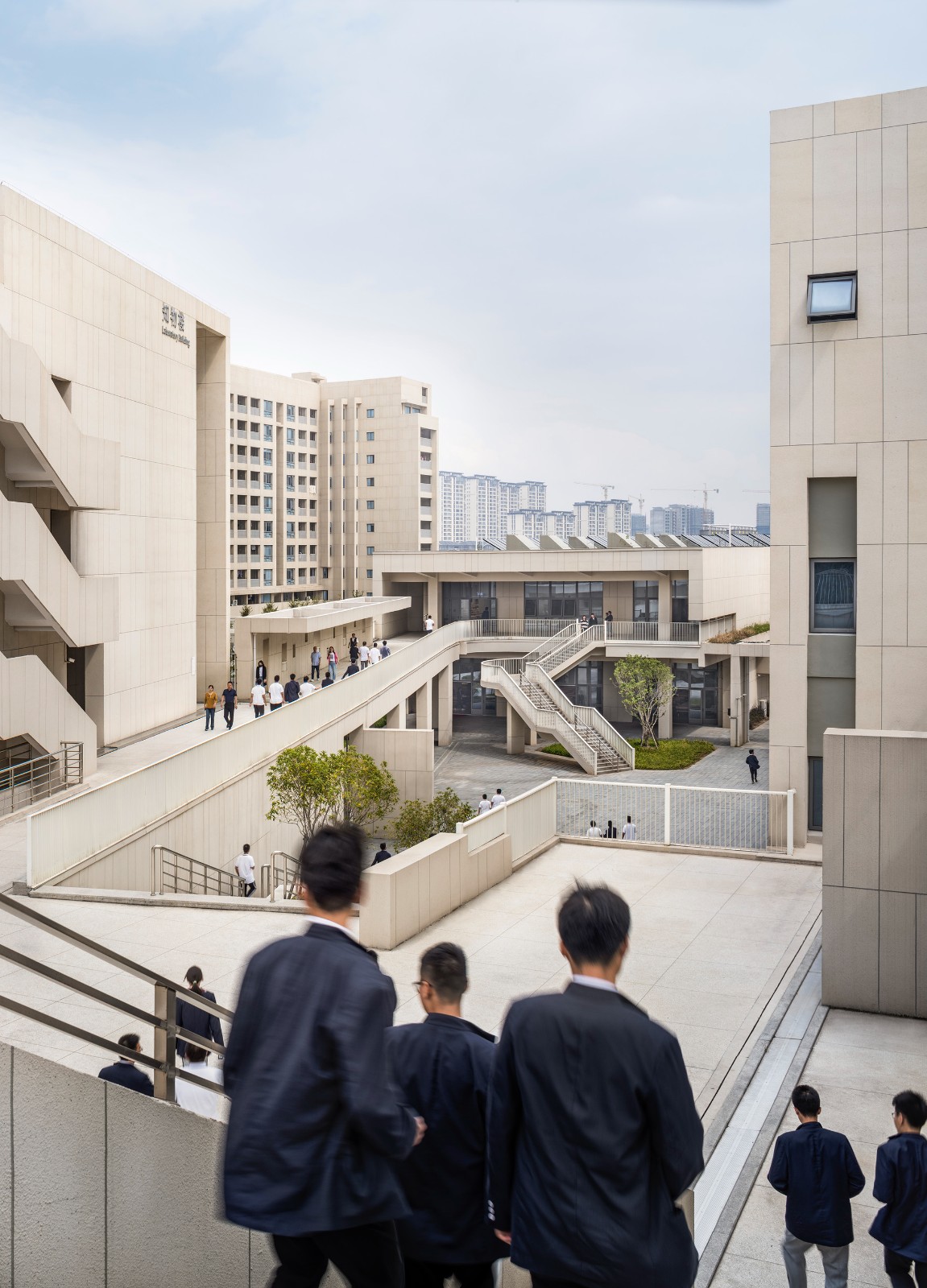 BIM建筑|江苏省靖江高级中学新校区 / 荣朝晖工作室