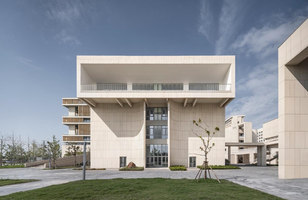 BIM建筑|江苏省靖江高级中学新校区 / 荣朝晖工作室