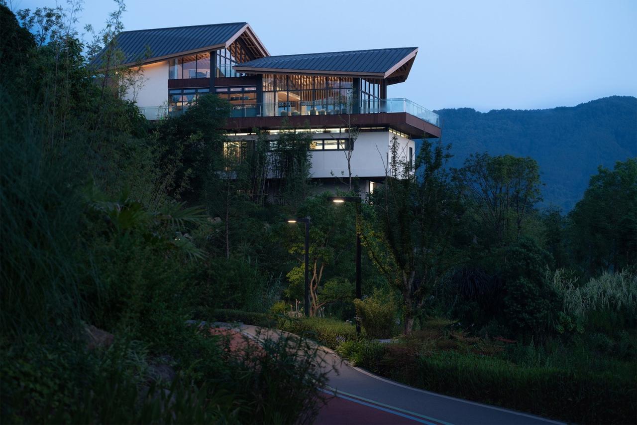 BIM建筑|涪陵慧谷湖科创小镇白鹭湾示范区 / 悦集建筑