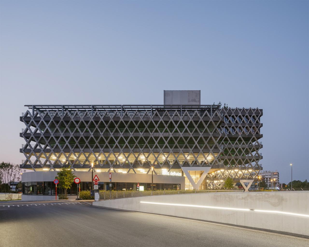 BIM建筑|Eandistip 交通中心 / archipelago + POLO