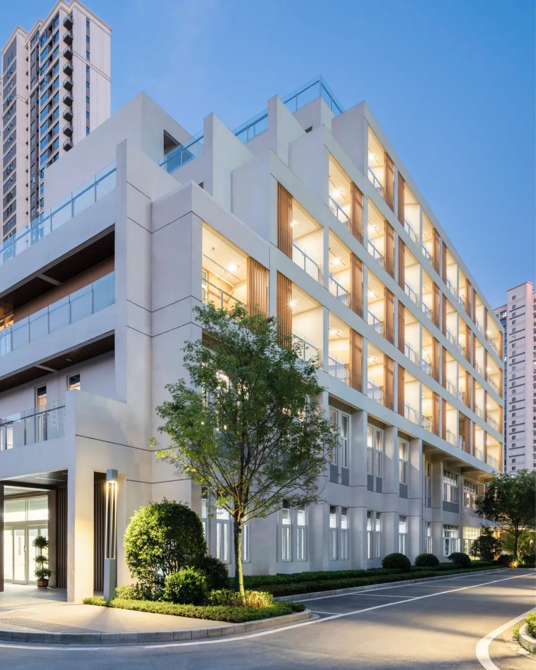 BIM建筑|多层养老中心与外部环境的互动-博元养老中心 / UUA