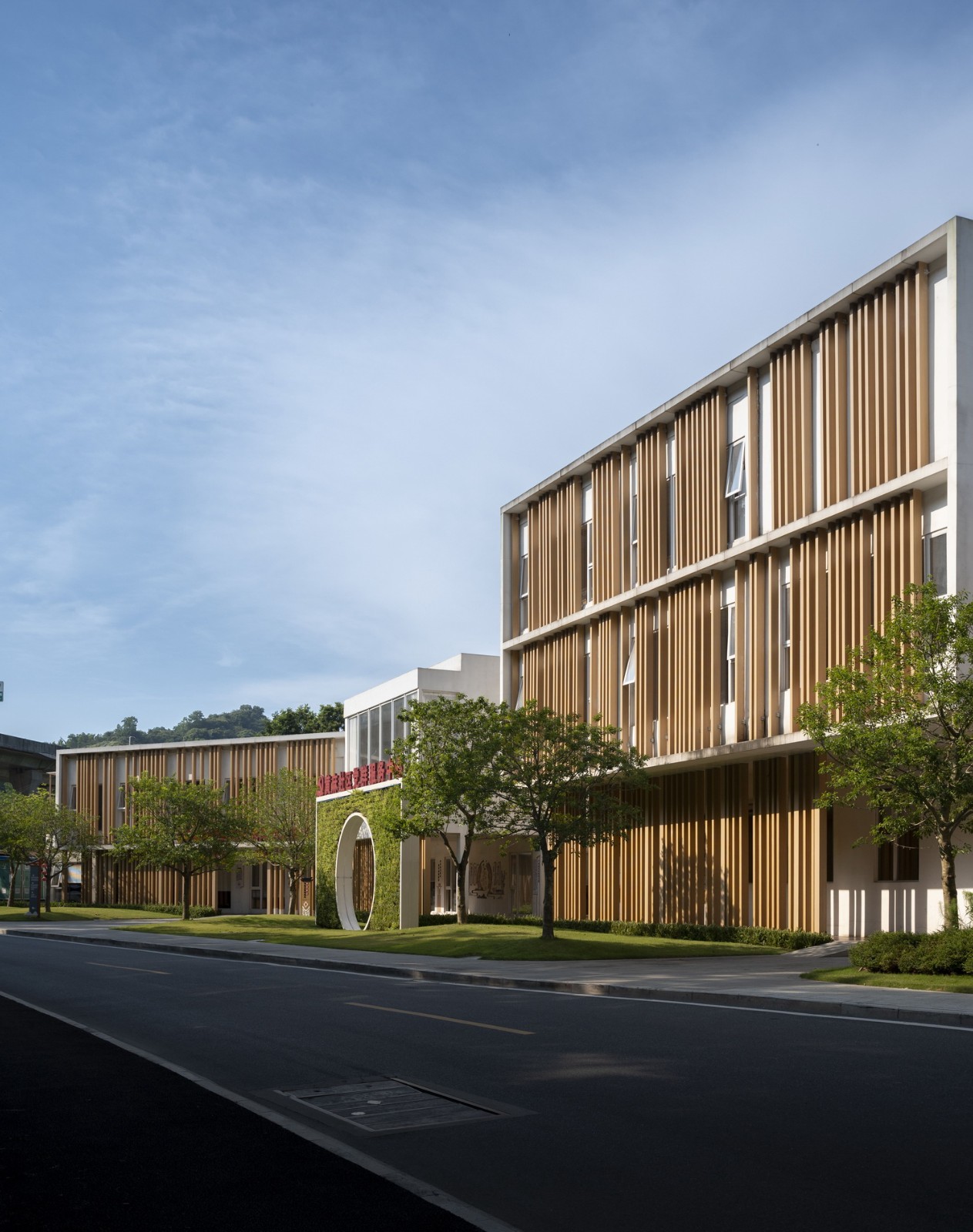 BIM建筑|多层面的“轻”：黄麻乡村振兴工作站与乡村会客厅 / 三文建筑