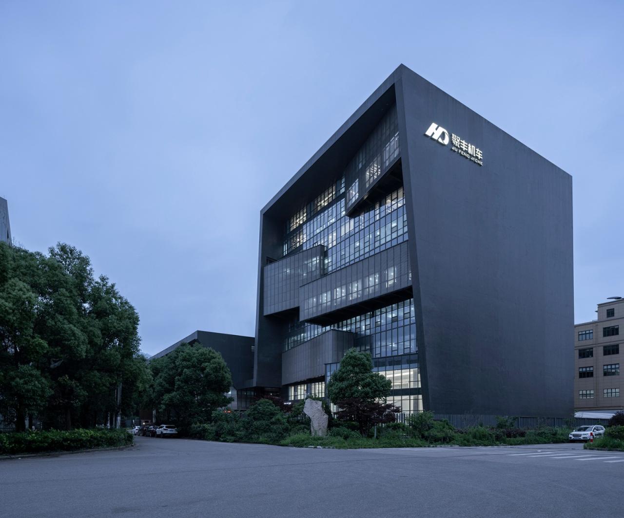 BIM建筑|台州聚丰机车总部 / 殊至建筑