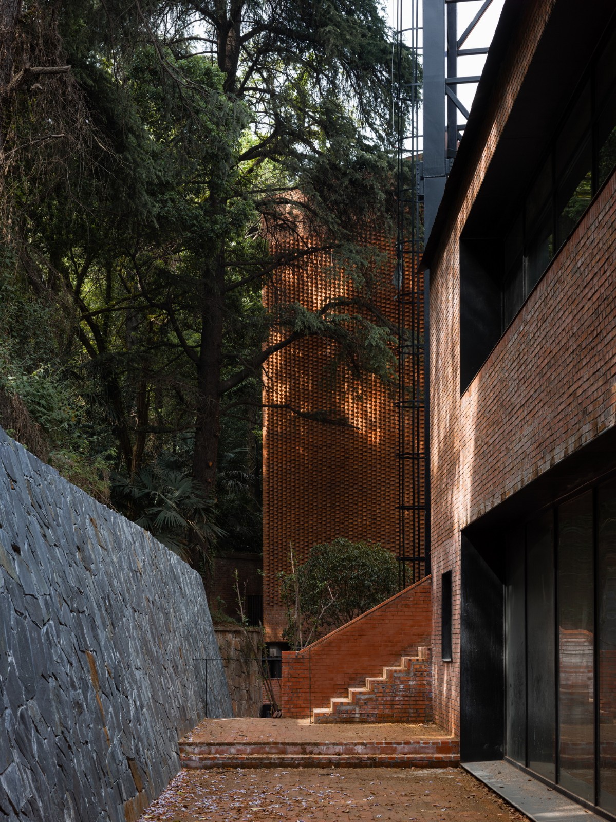 BIM建筑|南京战斗机械厂改造更新 / 米思建筑